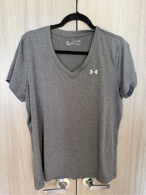 Under Armour Women’s Gray V-Neck Performance Tee